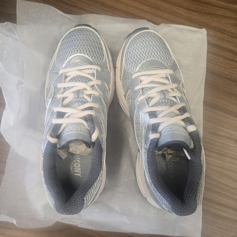 Saucony Women's Light Blue and White Athletic Sneakers